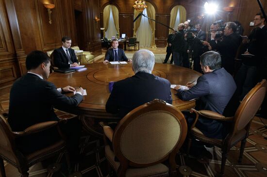 Dmitry Medvedev meets with United Russia leaders