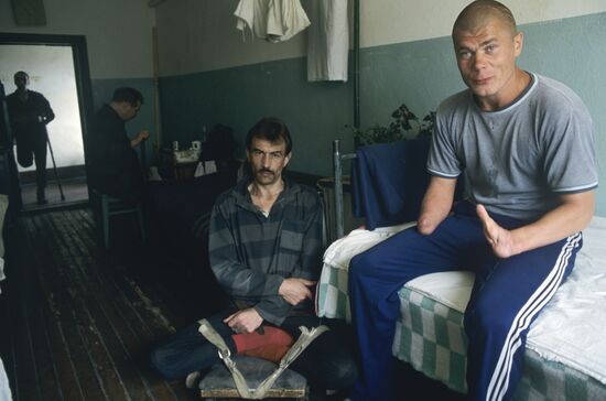 Disabled convicts L. Lapshin and V. Faustov