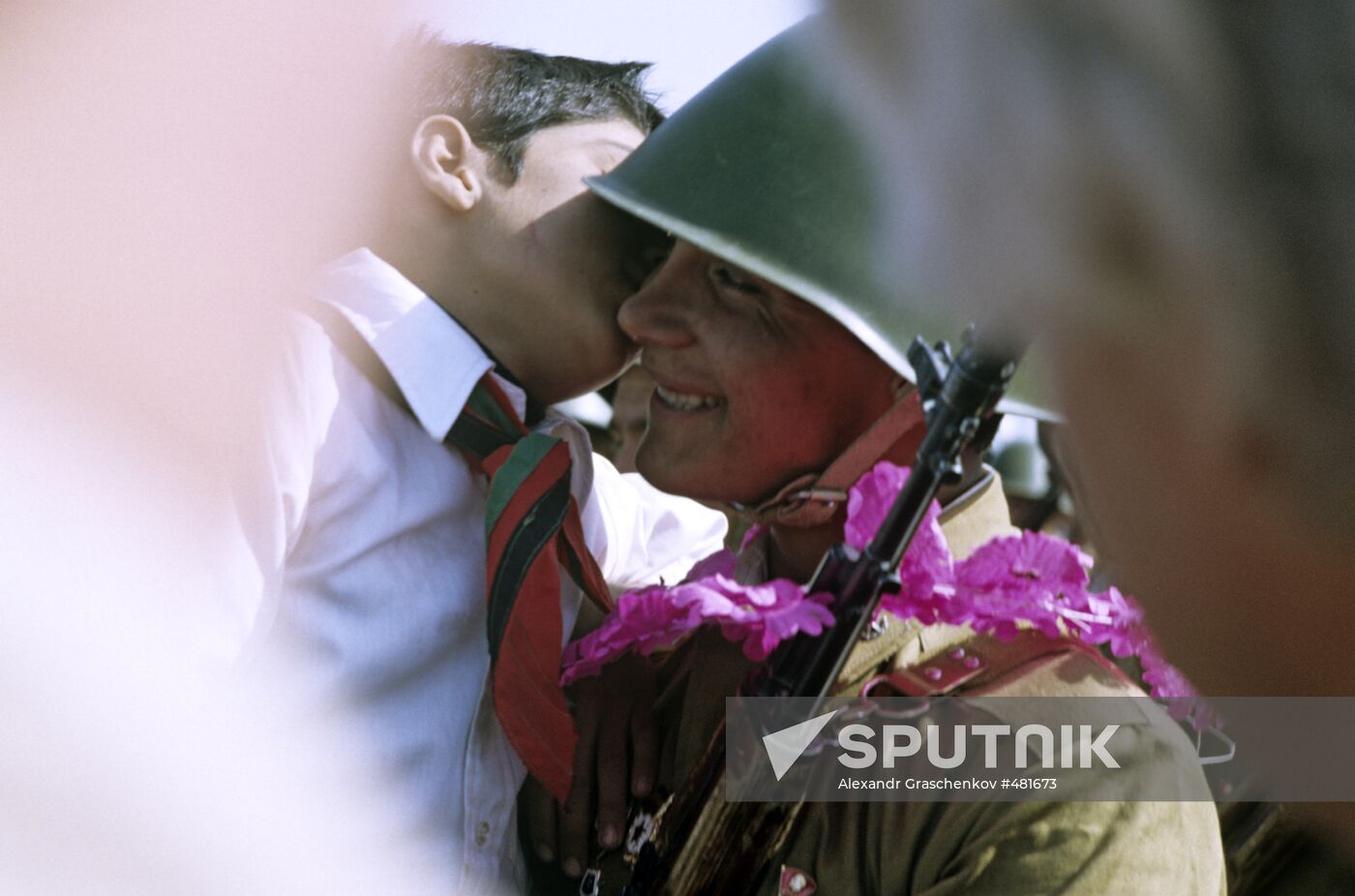 Afghans bidding farewell to internationalist soldiers