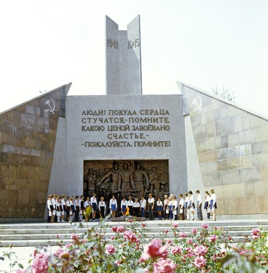 Young Pioneers on Immortal Hill