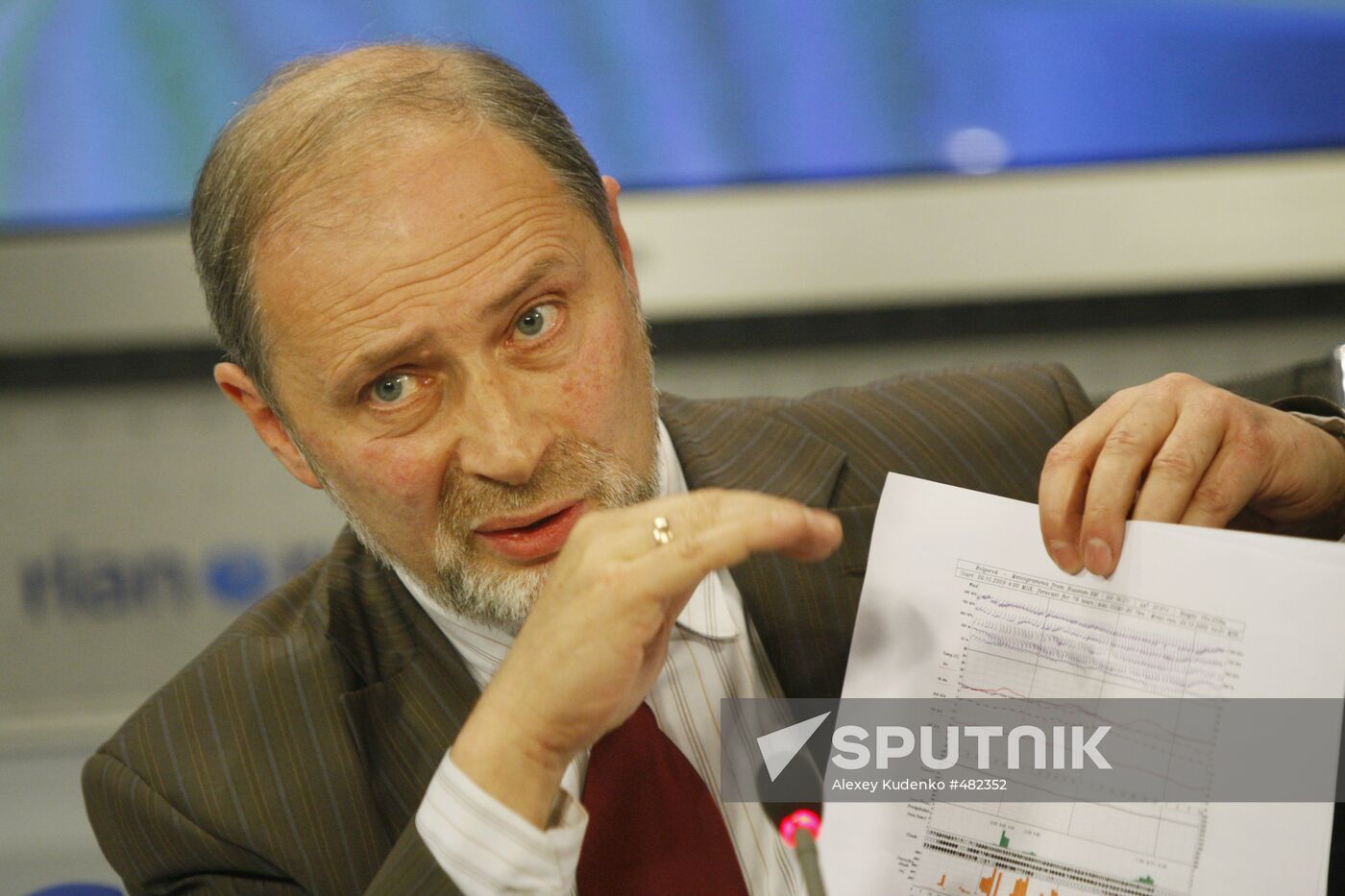 Roman Vilfand, Roshydromet director