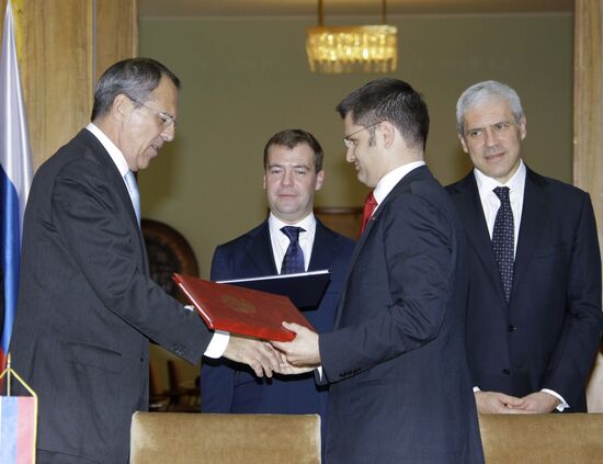 Russia, Serbia sign bilateral documents