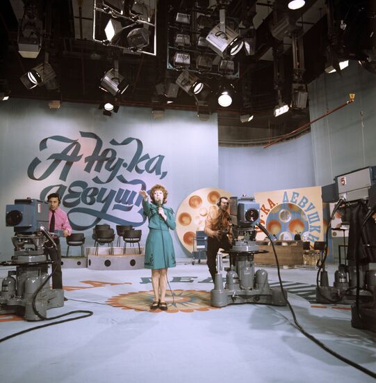Recording A Nu-Ka, Devushki TV program