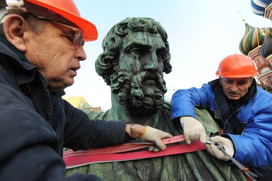 Minin and Pozharsky monument checked