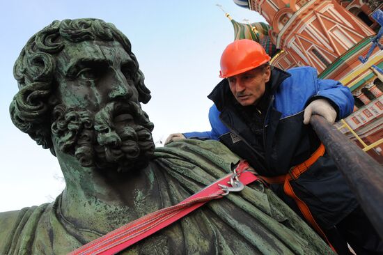 Minin and Pozharsky monument checked