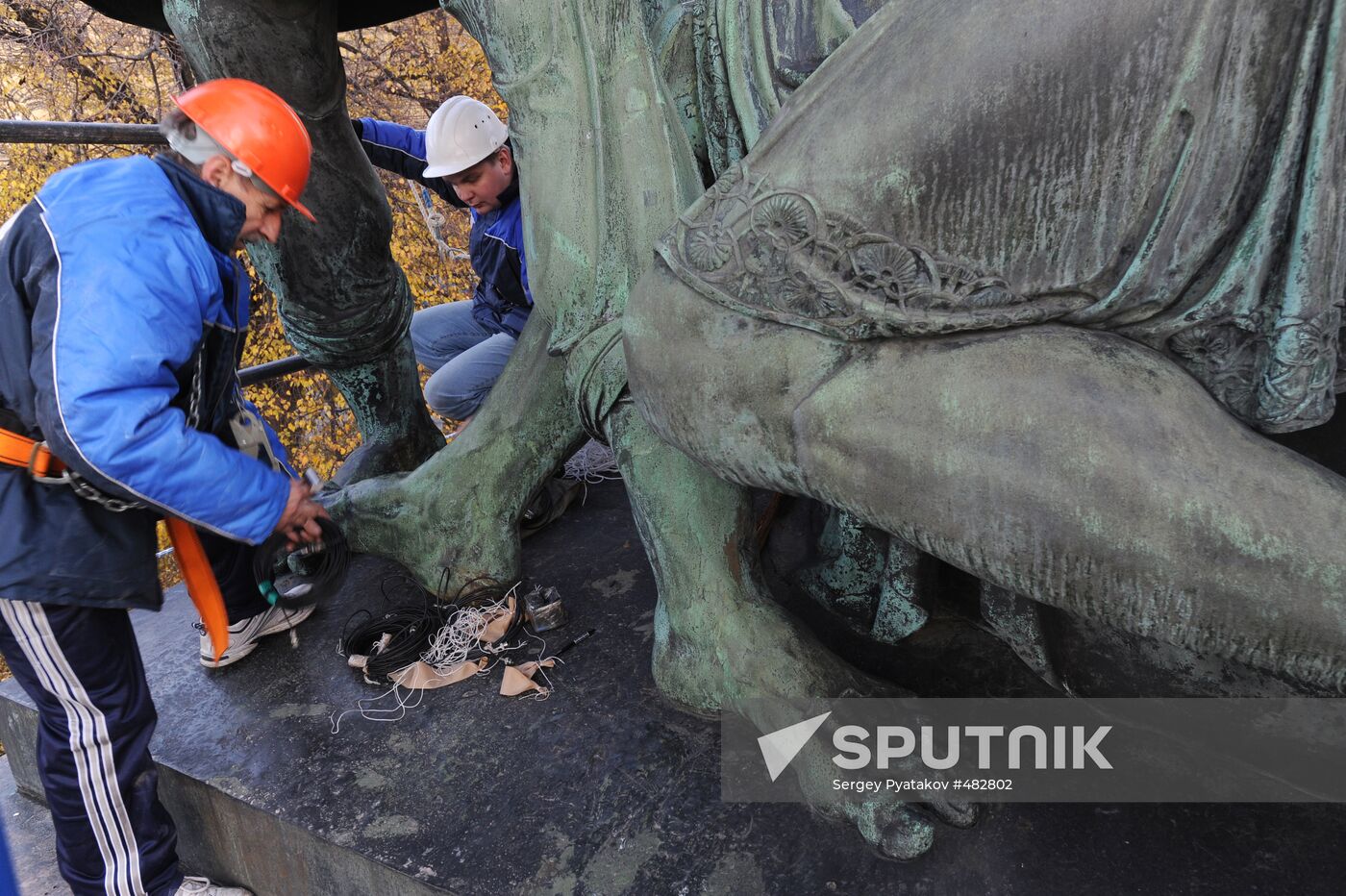 Minin and Pozharsky monument checked