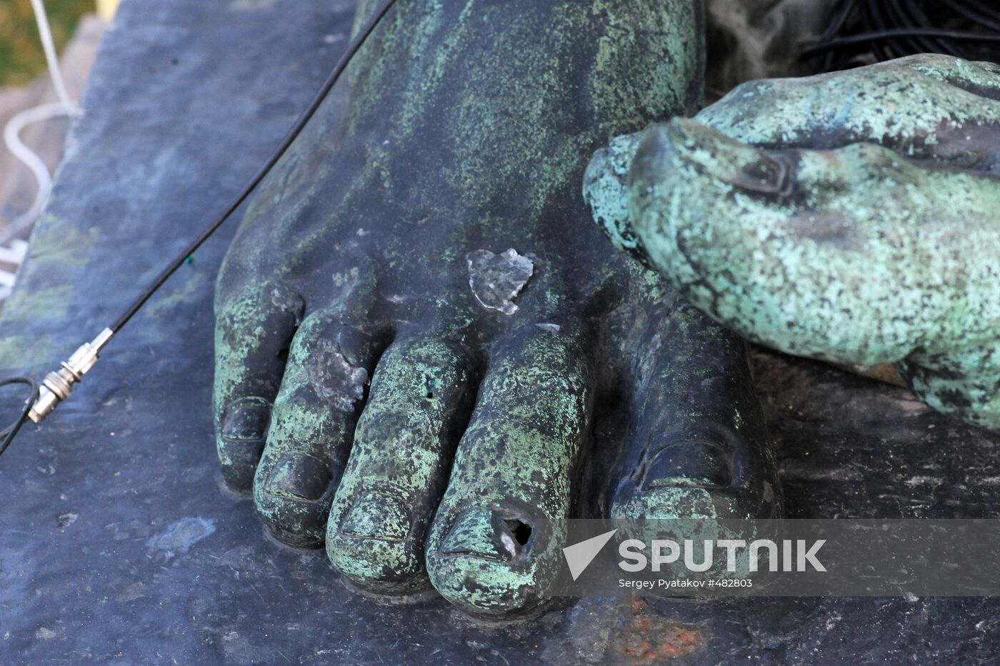 Minin and Pozharsky monument checked