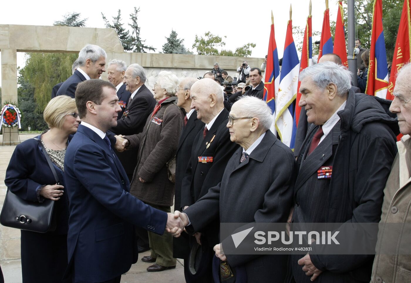 Dmitry Medvedev meets with WWII veterans in Belgrade