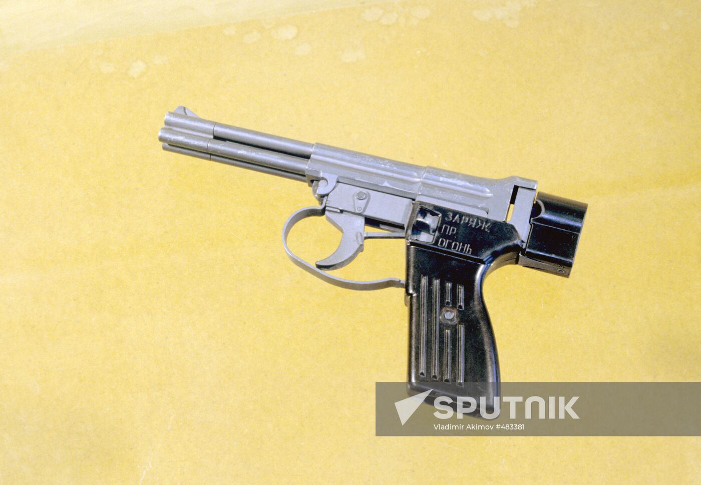 Four-barreled underwater pistol