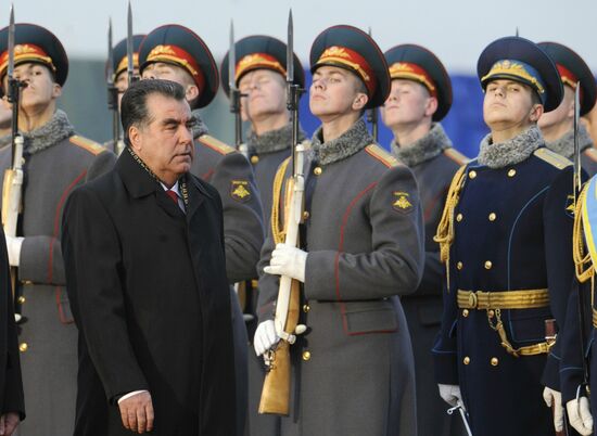 Tajik President Emomali Rakhmon arrives in Moscow
