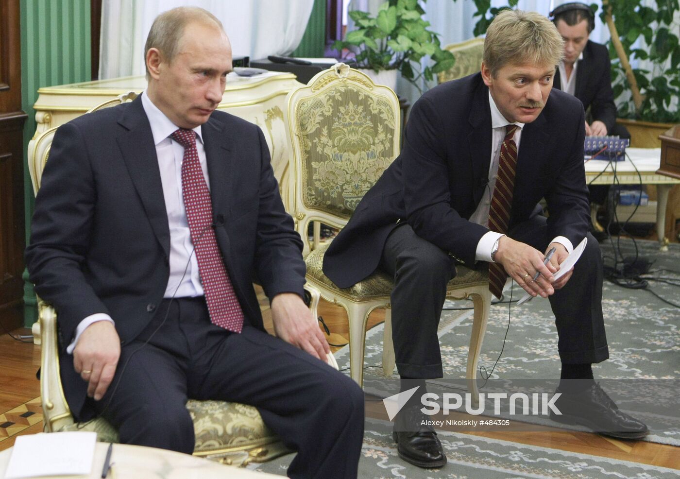 Vladimir Putin visits St. Petersburg