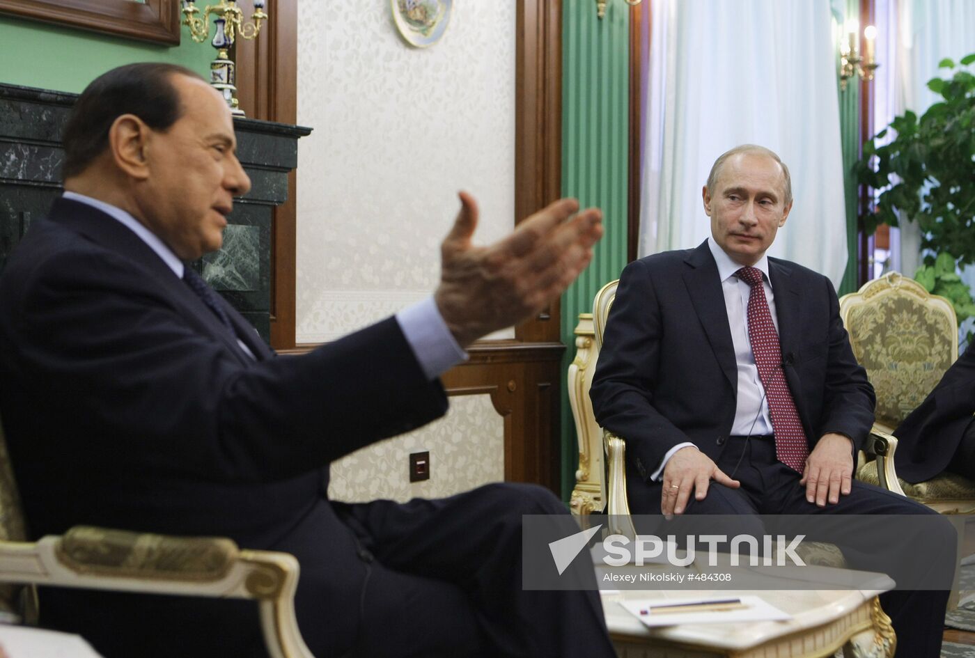 Vladimir Putin visits St. Petersburg