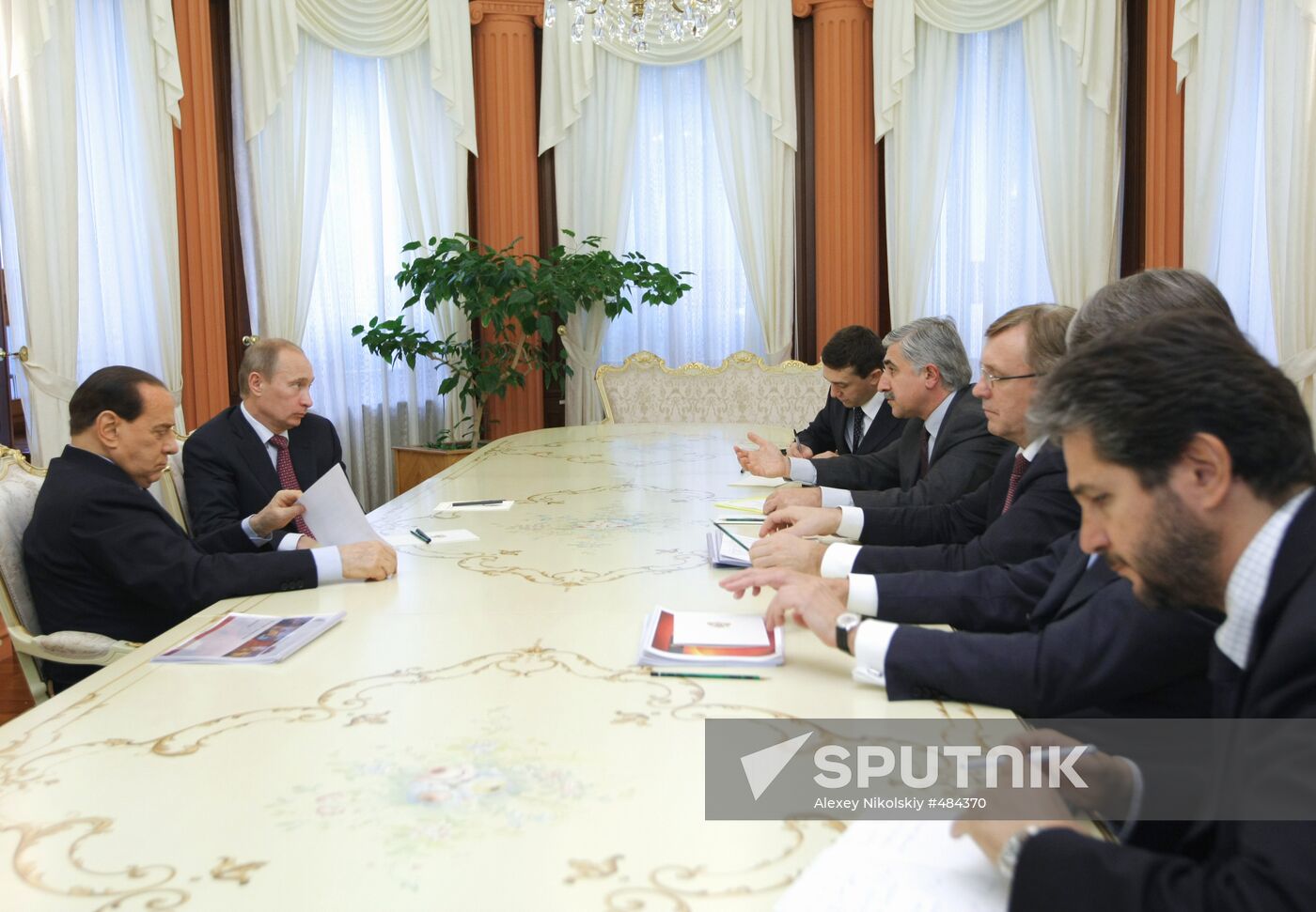 Russian, Italian Prime Ministers meets with Russian top managers