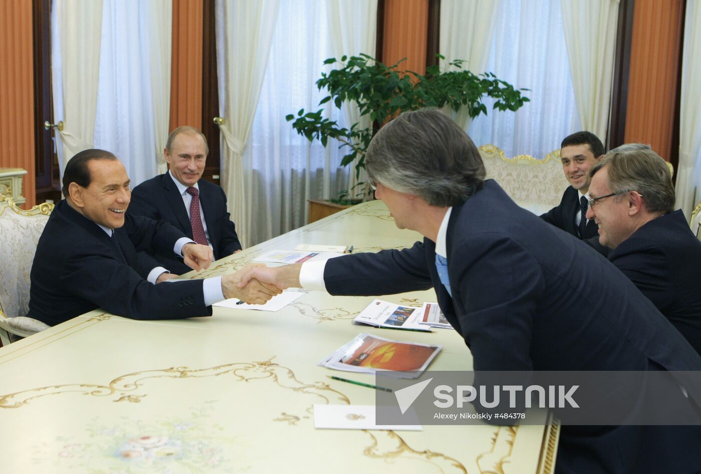 Russian, Italian Prime Ministers meets with Russian top managers