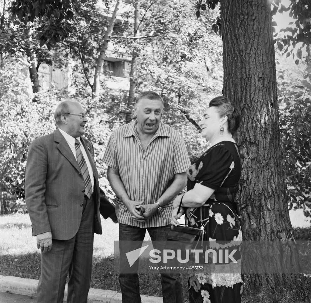 Sculptor Nikolai Tomsky and actor Anatoly Papanov