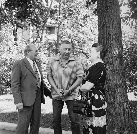 Sculptor Nikolai Tomsky and actor Anatoly Papanov