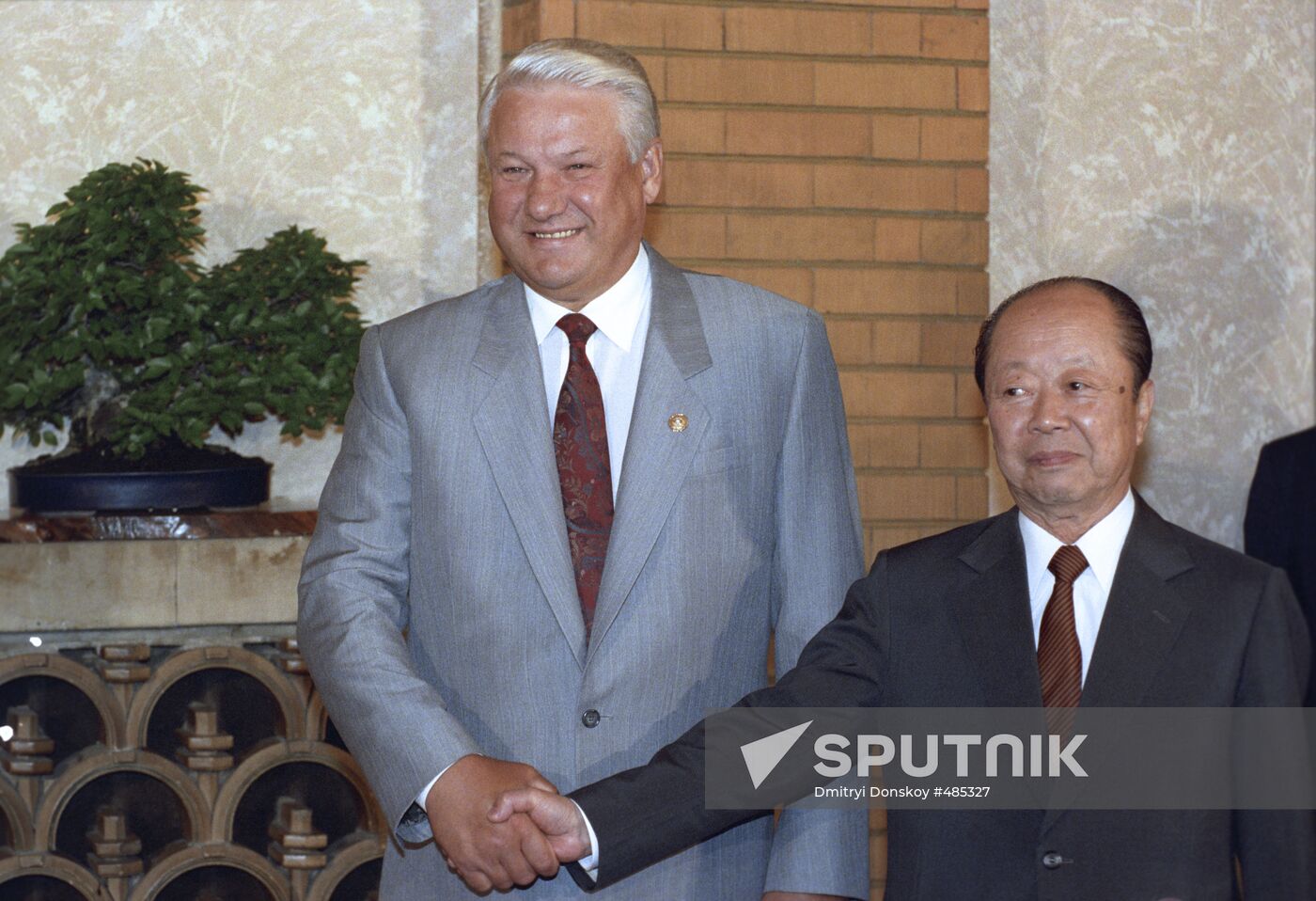 Boris Yeltsin and Kiichi Miyazawa
