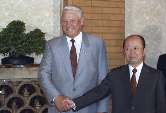 Boris Yeltsin and Kiichi Miyazawa