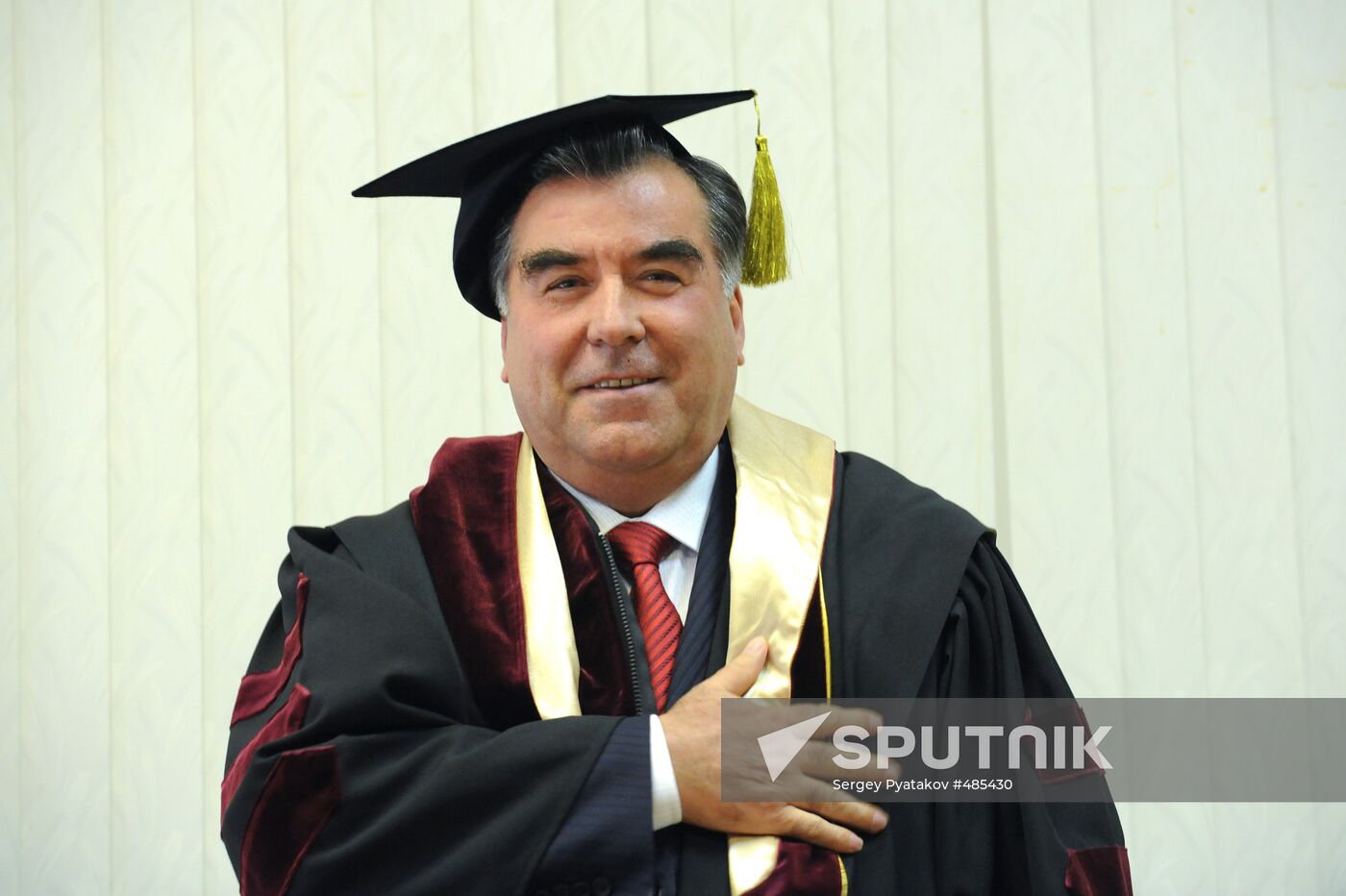 Emomali Rahmon visits Institute of Oriental Studies in Moscow