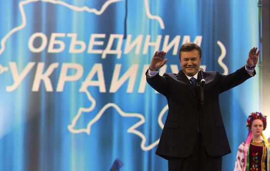 Ukraine's Viktor Yanukovich to run for president