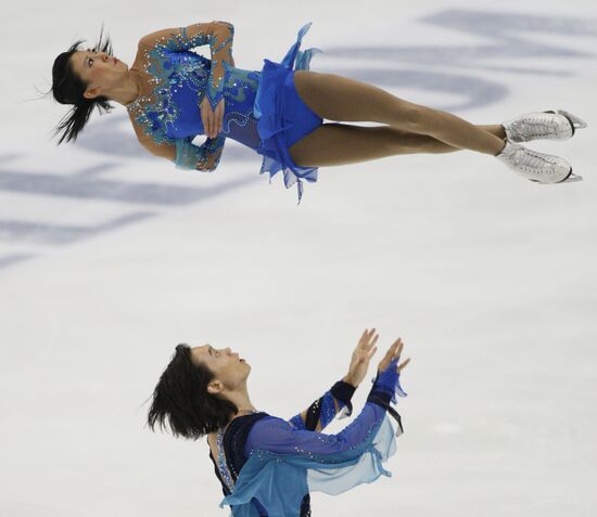 Pang Qing, Tong Jian perform their short program