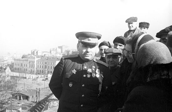 Major General Anisim Golosko with residents of liberated Odessa