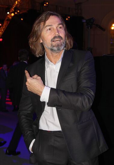Nikas Safonov