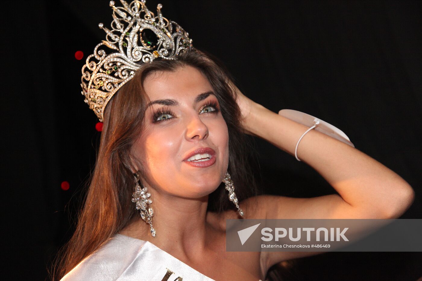 Yevgenia Lapova wins 15th Russian Beauty pageant
