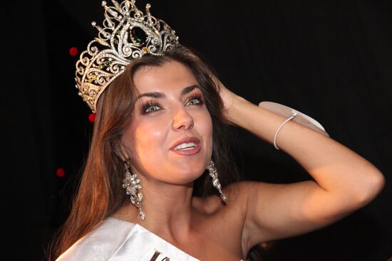 Yevgenia Lapova wins 15th Russian Beauty pageant