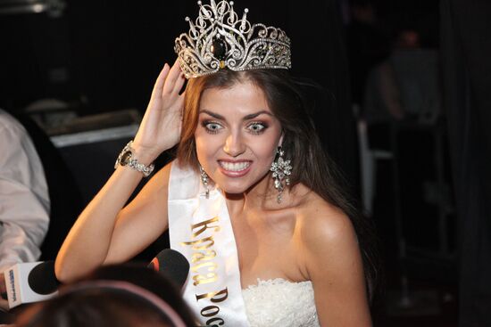 Yevgenia Lapova wins 15th Russian Beauty pageant