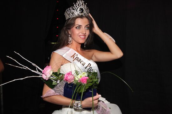 Yevgenia Lapova wins 15th Russian Beauty pageant
