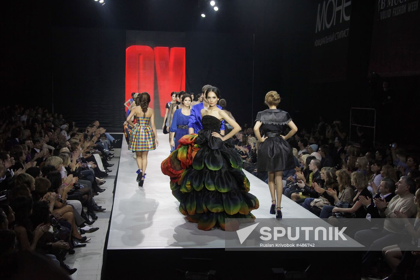 Antonina Shapovalova fashion show