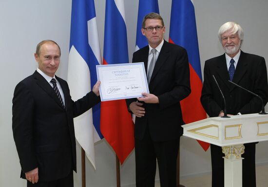 Russian, Finnish PMs attend House of Finland opening ceremony