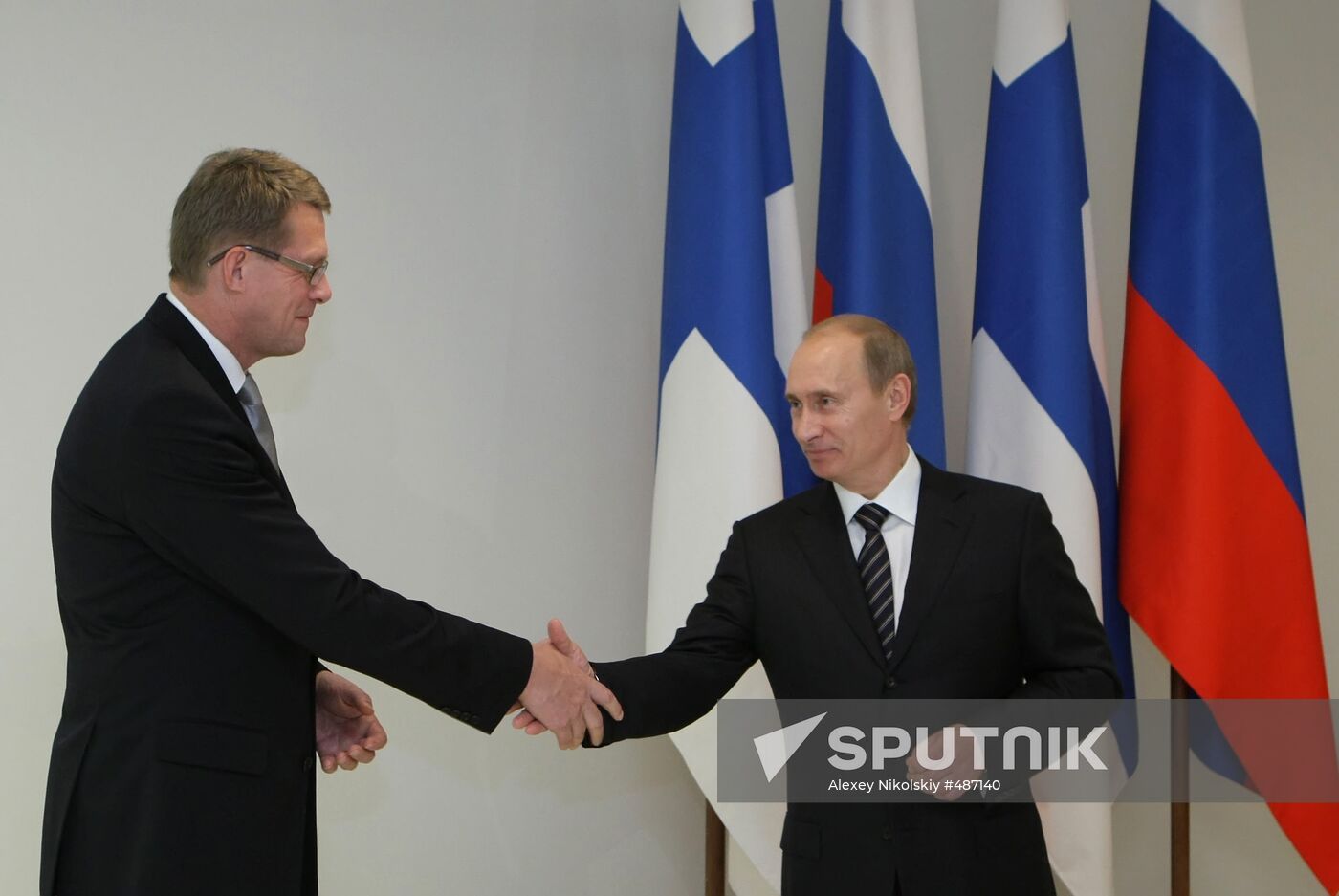 Russian, Finnish PMs attend House of Finland opening ceremony
