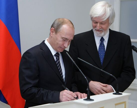 Russian, Finnish PMs attend House of Finland opening ceremony