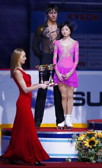 Awarding winners in Pair Skating