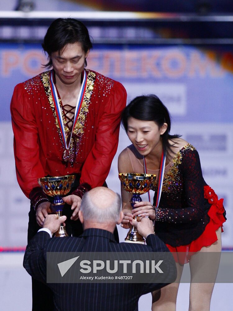 Awarding winners in Pair Skating