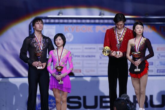 Awarding winners in Pair Skating