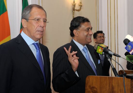 Russian and Sri Lanka Foreign Ministers in Colombo