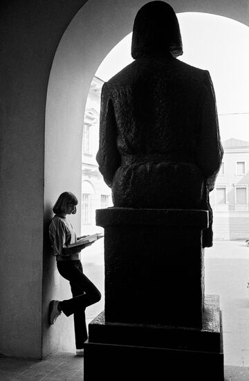 Student reads book