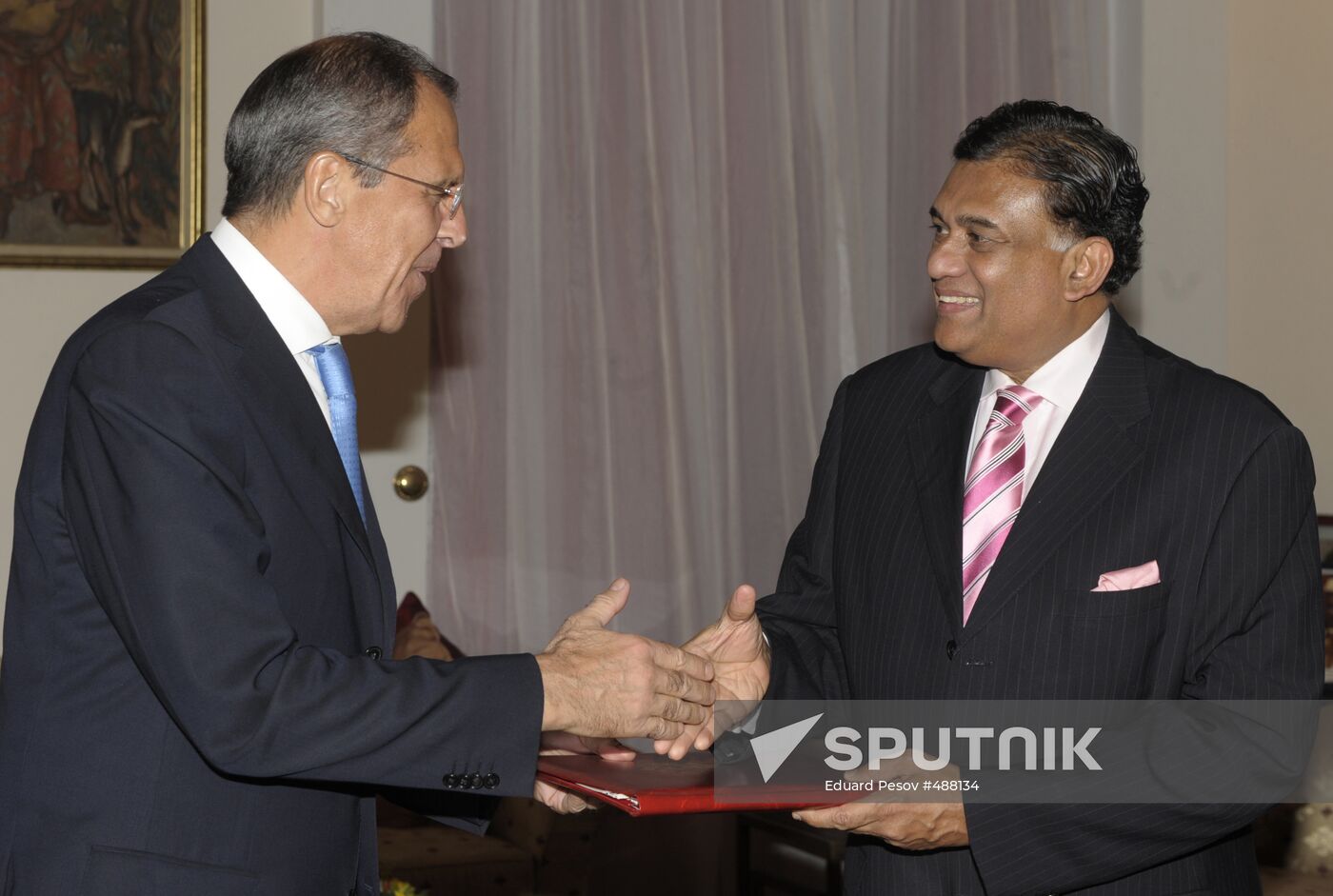 Russian and Sri Lanka Foreign Ministers meet in Colombo