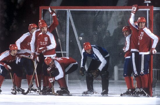Soviet team players defending their cage