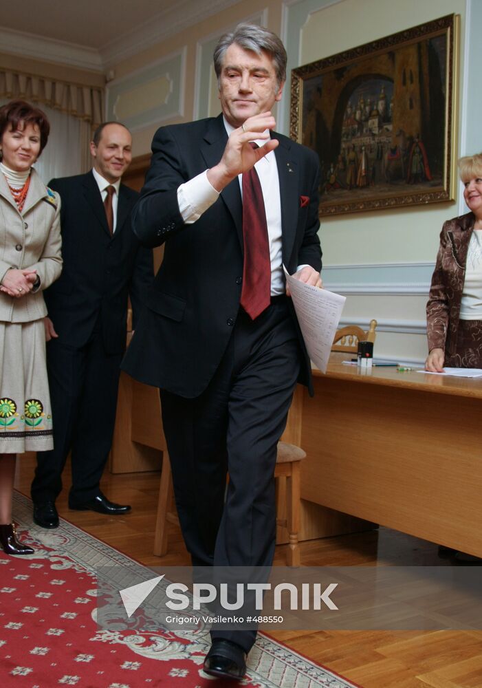 Ukrainian President Viktor Yushchenko files to run for new term