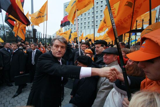 Ukrainian President Viktor Yushchenko files to run for new term