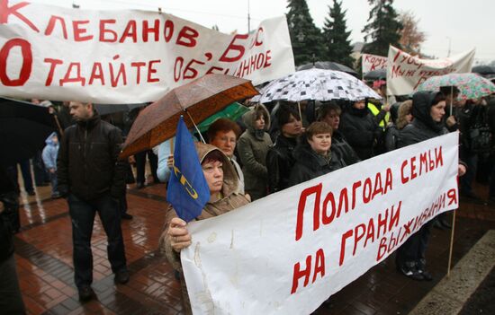 KD Avia employees stage protest rally