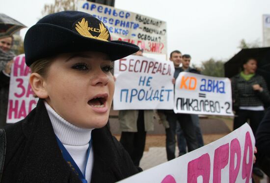 KD Avia employees stage protest rally