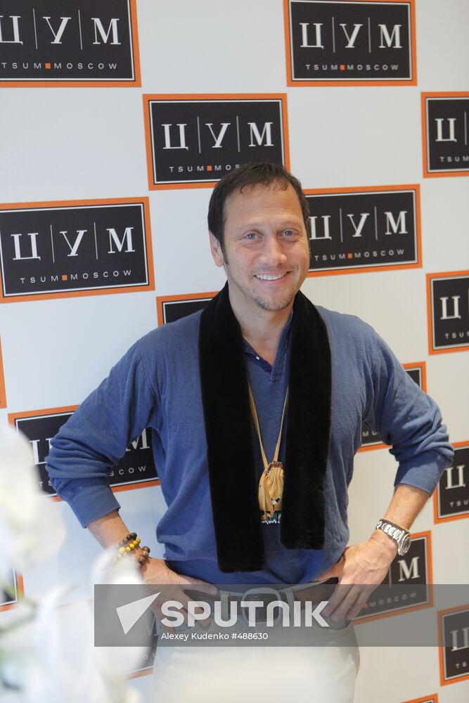 Movie actor Rob Schneider arrives in Moscow