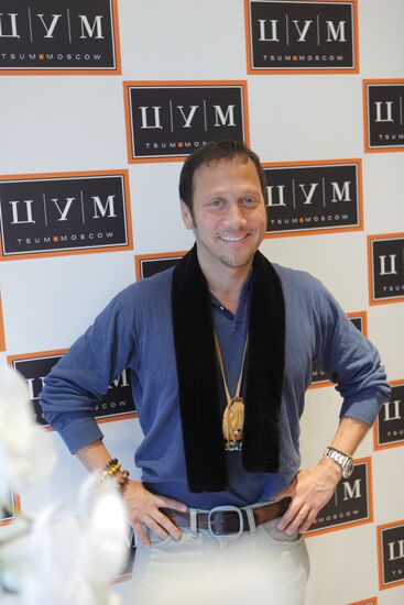 Movie actor Rob Schneider arrives in Moscow