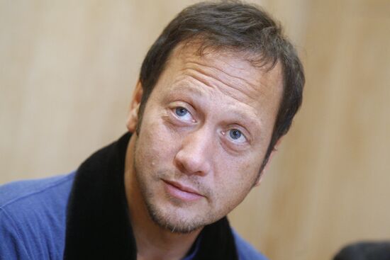 Movie actor Rob Shneyder arrives in Moscow