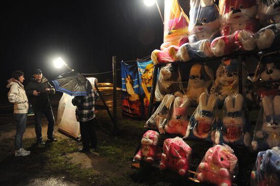 Fluffy toy trade on Moscow-Vladimir highway